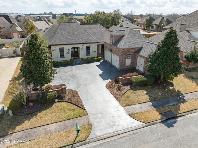 105 Shinnecock Hills Drive, Broussard, LA 70518