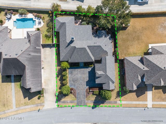 105 Shinnecock Hills Drive, Broussard, LA 70518