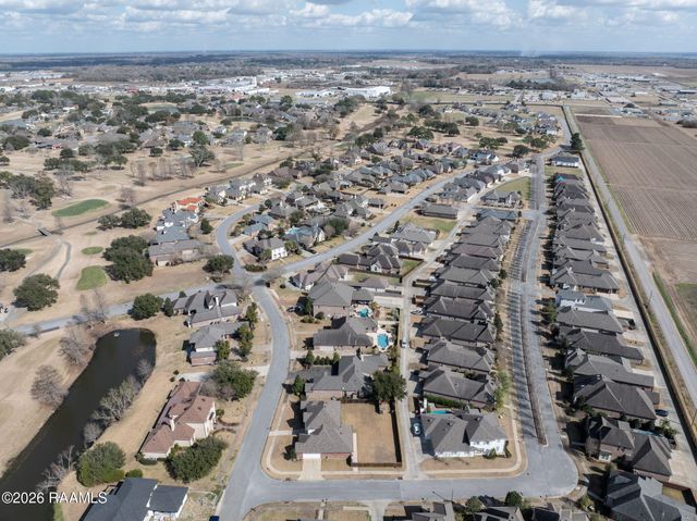 105 Shinnecock Hills Drive, Broussard, LA 70518