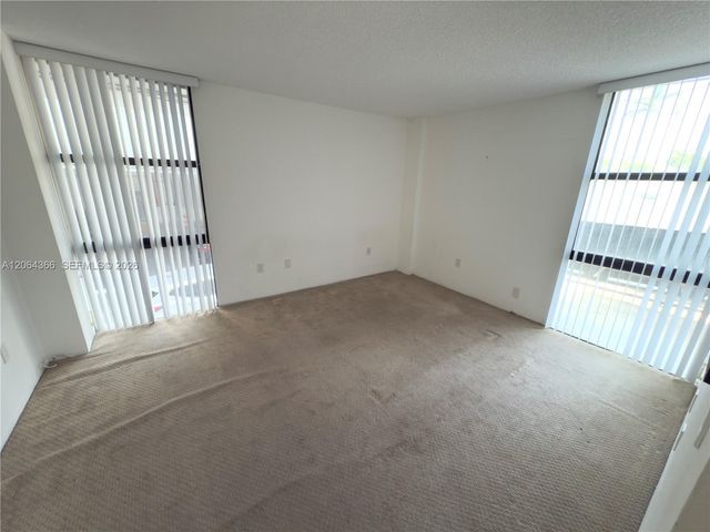 3675 N Country Club Dr 109, Aventura, FL 33180