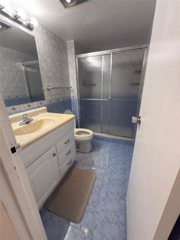 3675 N Country Club Dr 109, Aventura, FL 33180