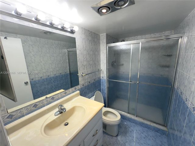 3675 N Country Club Dr 109, Aventura, FL 33180