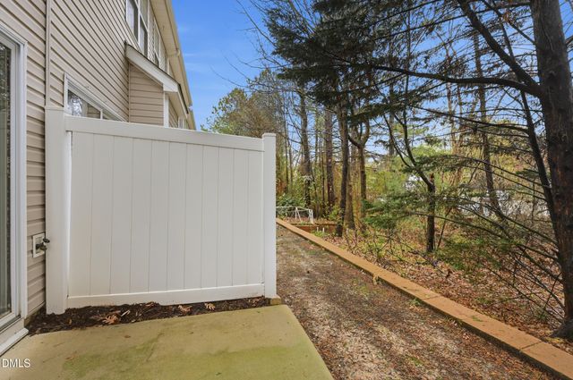31 Edgebrook Circle, Durham, NC 27703