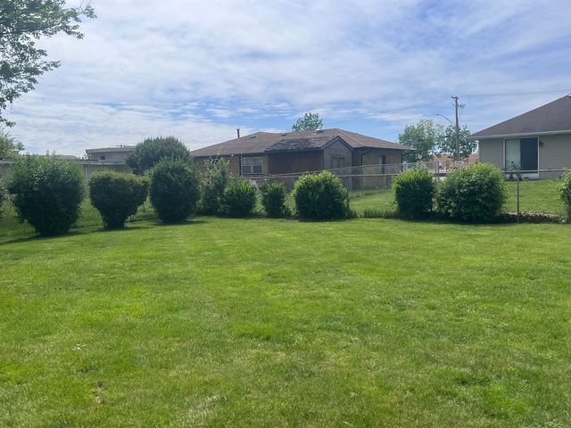 1221 Comet Drive, Aurora, IL 60505