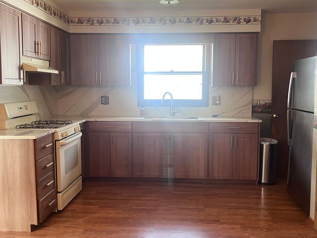 1221 Comet Drive, Aurora, IL 60505
