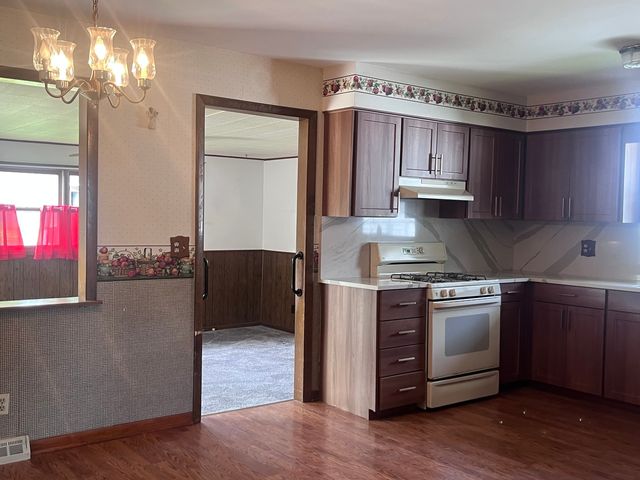 1221 Comet Drive, Aurora, IL 60505