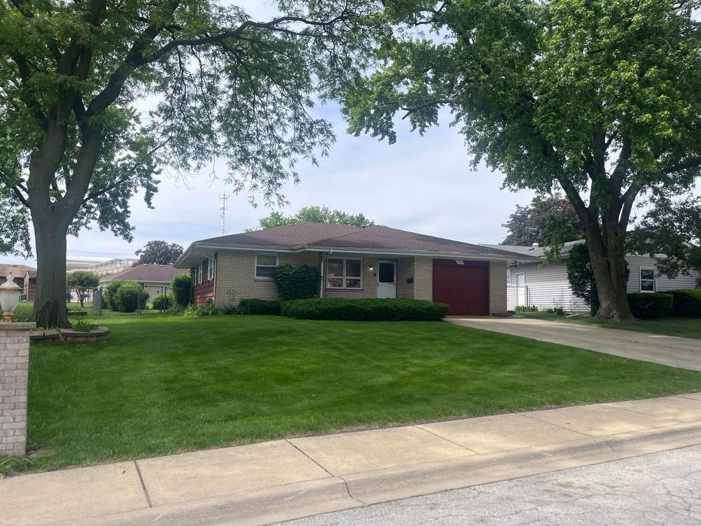 1221 Comet Drive, Aurora, IL 60505