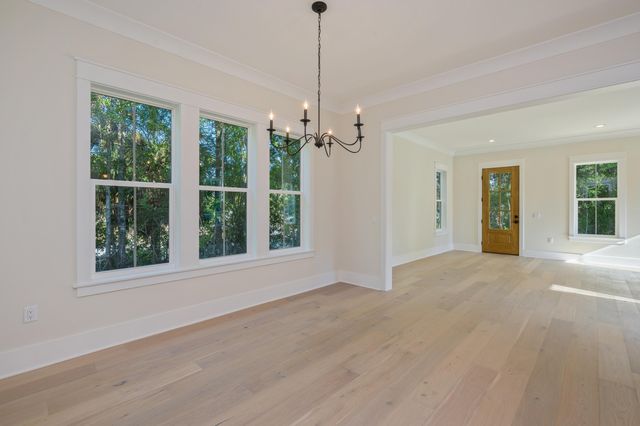 289 E Glen Avenue, Valparaiso, FL 32580
