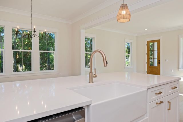 289 E Glen Avenue, Valparaiso, FL 32580