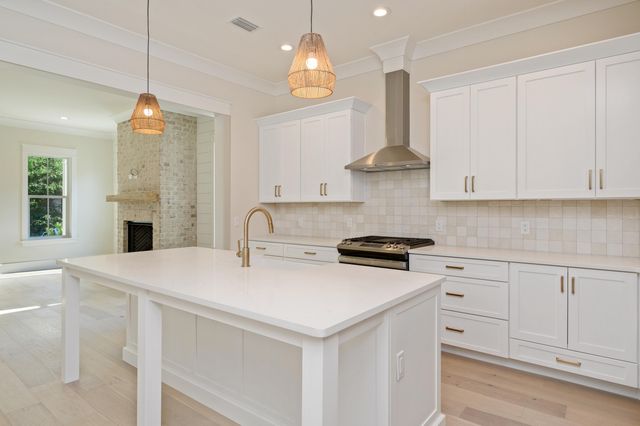 289 E Glen Avenue, Valparaiso, FL 32580
