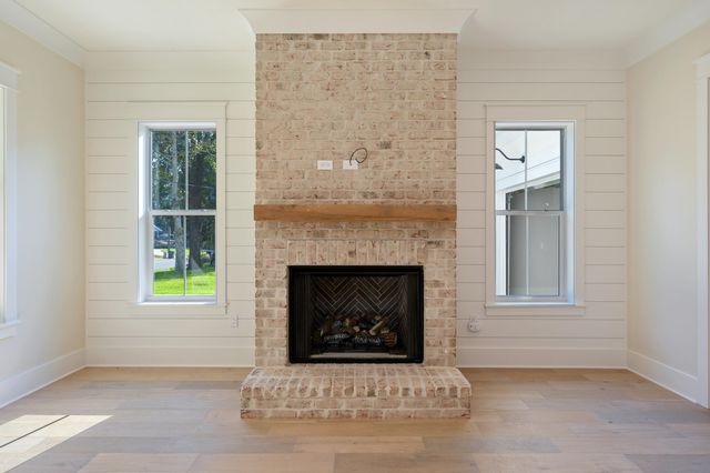 289 E Glen Avenue, Valparaiso, FL 32580