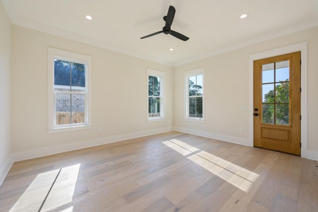 289 E Glen Avenue, Valparaiso, FL 32580