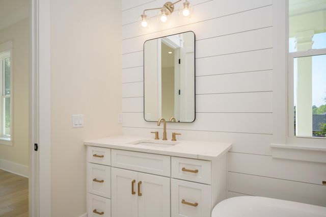 289 E Glen Avenue, Valparaiso, FL 32580