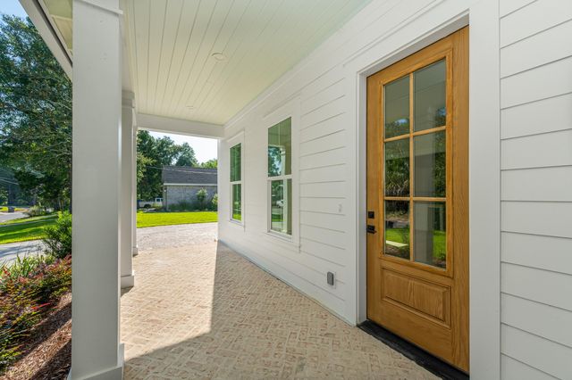 289 E Glen Avenue, Valparaiso, FL 32580