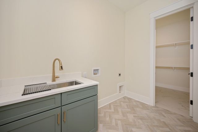 289 E Glen Avenue, Valparaiso, FL 32580