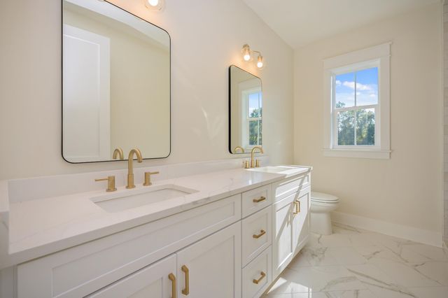 289 E Glen Avenue, Valparaiso, FL 32580