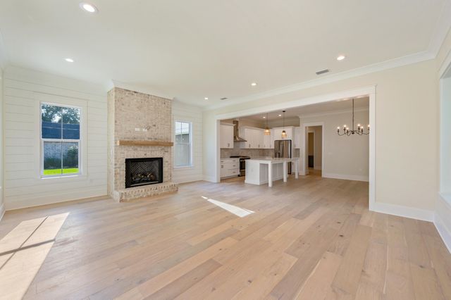 289 E Glen Avenue, Valparaiso, FL 32580