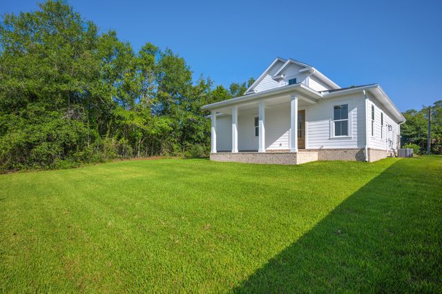 289 E Glen Avenue, Valparaiso, FL 32580