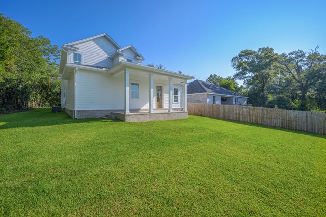 289 E Glen Avenue, Valparaiso, FL 32580