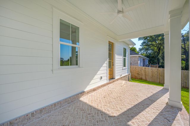 289 E Glen Avenue, Valparaiso, FL 32580