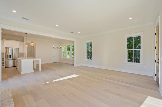 289 E Glen Avenue, Valparaiso, FL 32580