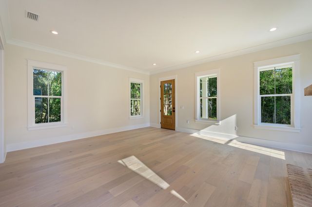 289 E Glen Avenue, Valparaiso, FL 32580