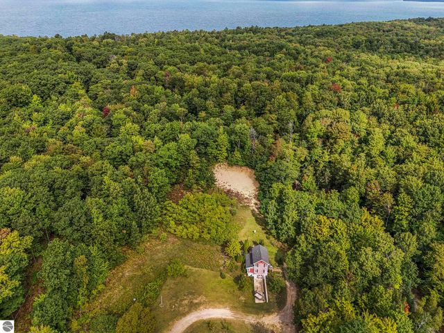 5361 N Manitou Trail, Leland, MI 49654