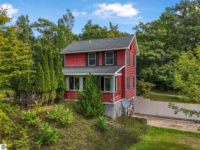5361 N Manitou Trail, Leland, MI 49654