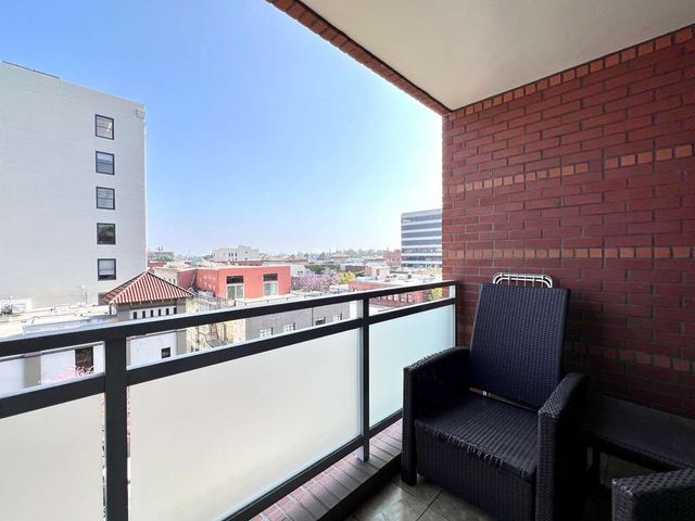 125 North Raymond Avenue N 404, Pasadena, CA 91103