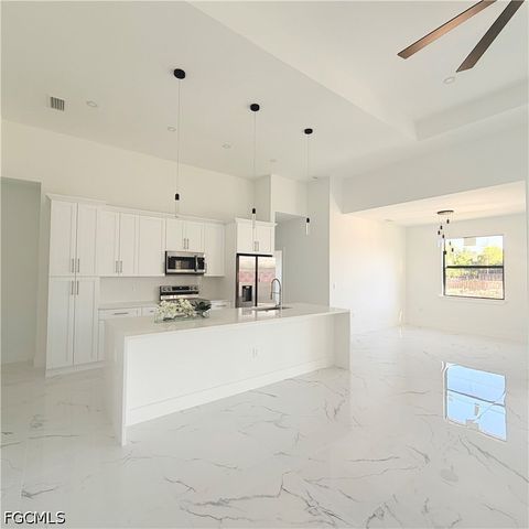 800 E 7th ST, Lehigh Acres, FL 33972