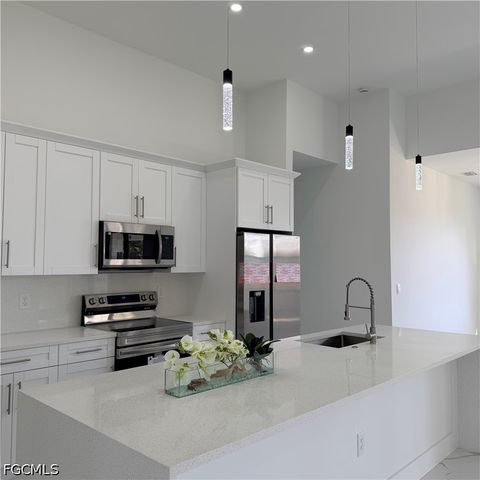 800 E 7th ST, Lehigh Acres, FL 33972