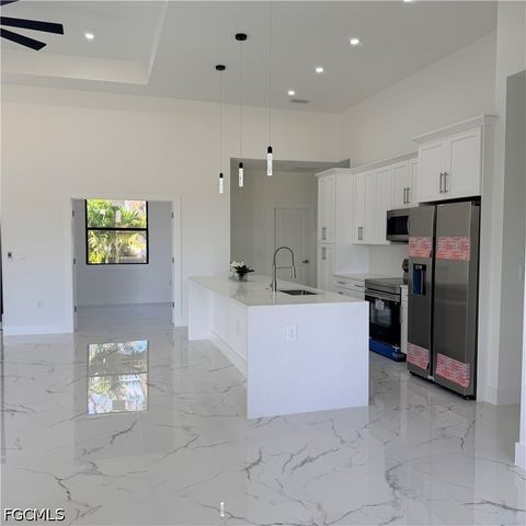 800 E 7th ST, Lehigh Acres, FL 33972