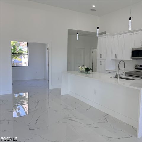 800 E 7th ST, Lehigh Acres, FL 33972