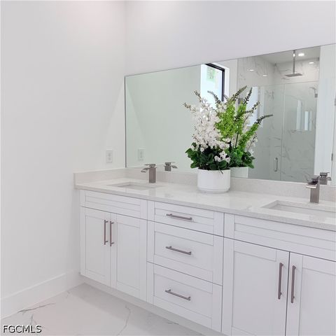 800 E 7th ST, Lehigh Acres, FL 33972