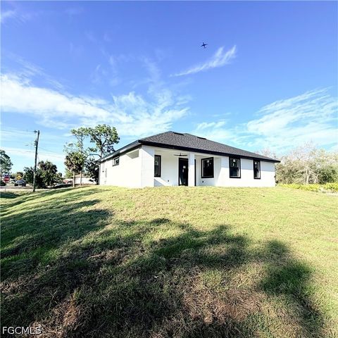 800 E 7th ST, Lehigh Acres, FL 33972