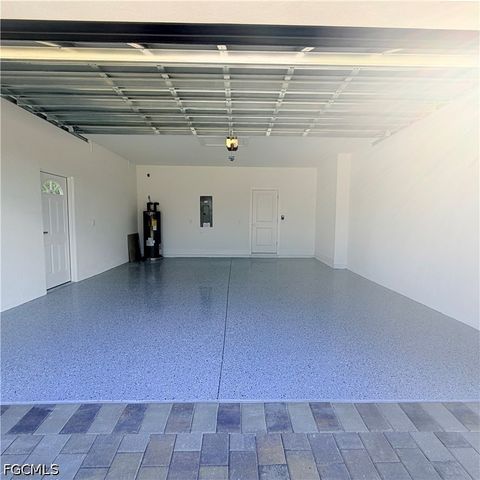 800 E 7th ST, Lehigh Acres, FL 33972