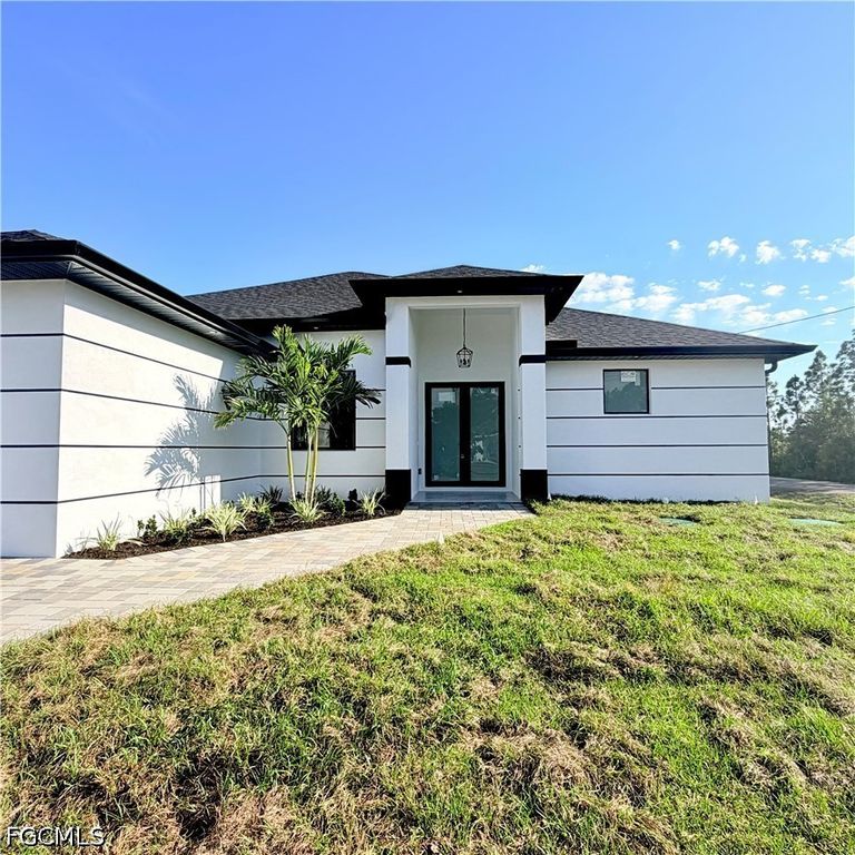 800 E 7th ST, Lehigh Acres, FL 33972