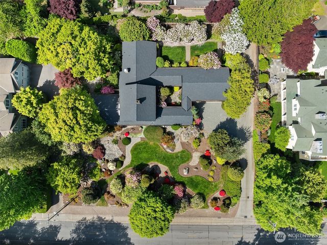 7720 NE 8th Street, Medina, WA 98039