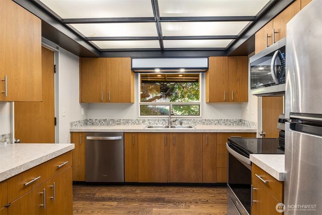 7720 NE 8th Street, Medina, WA 98039