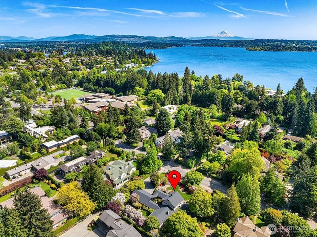 7720 NE 8th Street, Medina, WA 98039