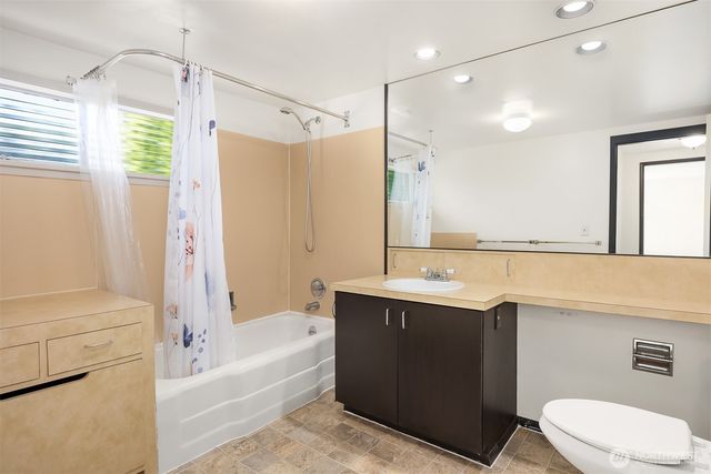 7720 NE 8th Street, Medina, WA 98039