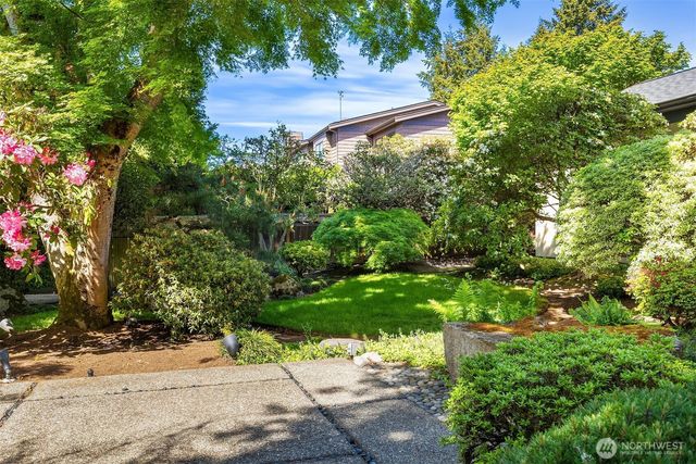 7720 NE 8th Street, Medina, WA 98039
