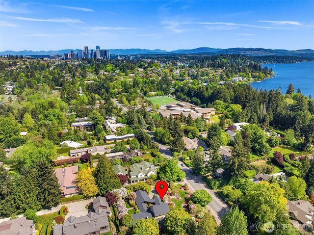 7720 NE 8th Street, Medina, WA 98039
