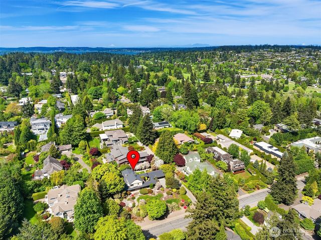 7720 NE 8th Street, Medina, WA 98039