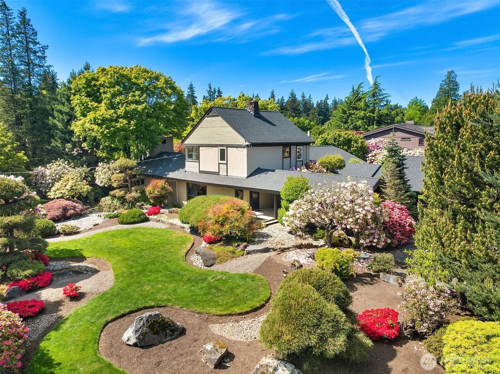 7720 NE 8th Street, Medina, WA 98039