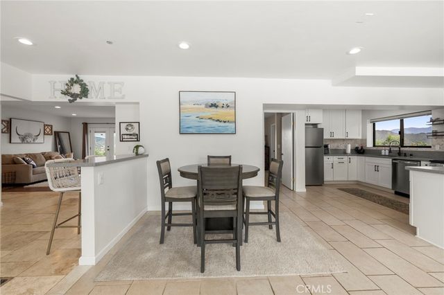 2160 Puerto Del Mundo, Fallbrook, CA 92028