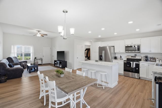 5535 SWEETGUM CIR, Columbia, MO 65202