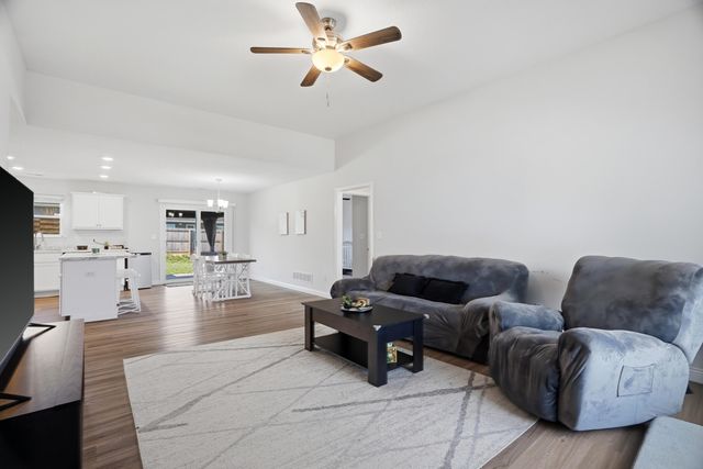 5535 SWEETGUM CIR, Columbia, MO 65202