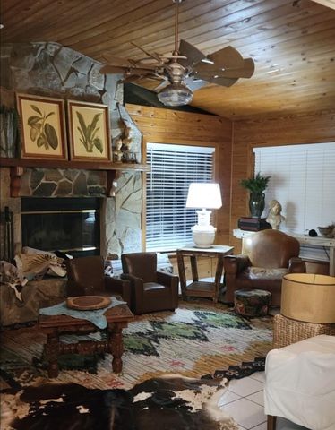 90 Jones Drive, Freeport, FL 32439