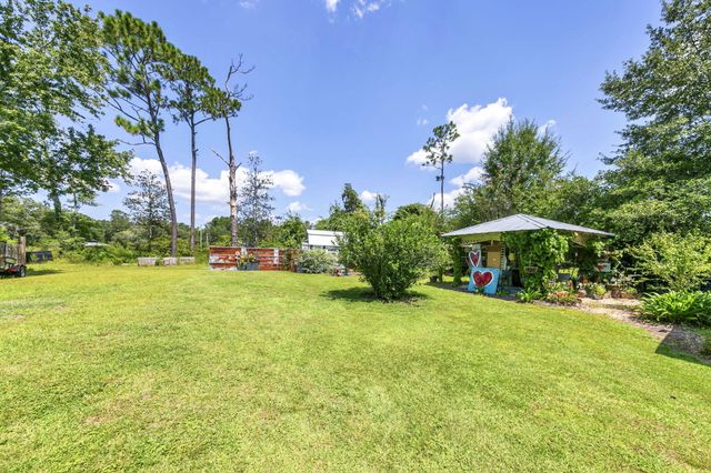 90 Jones Drive, Freeport, FL 32439